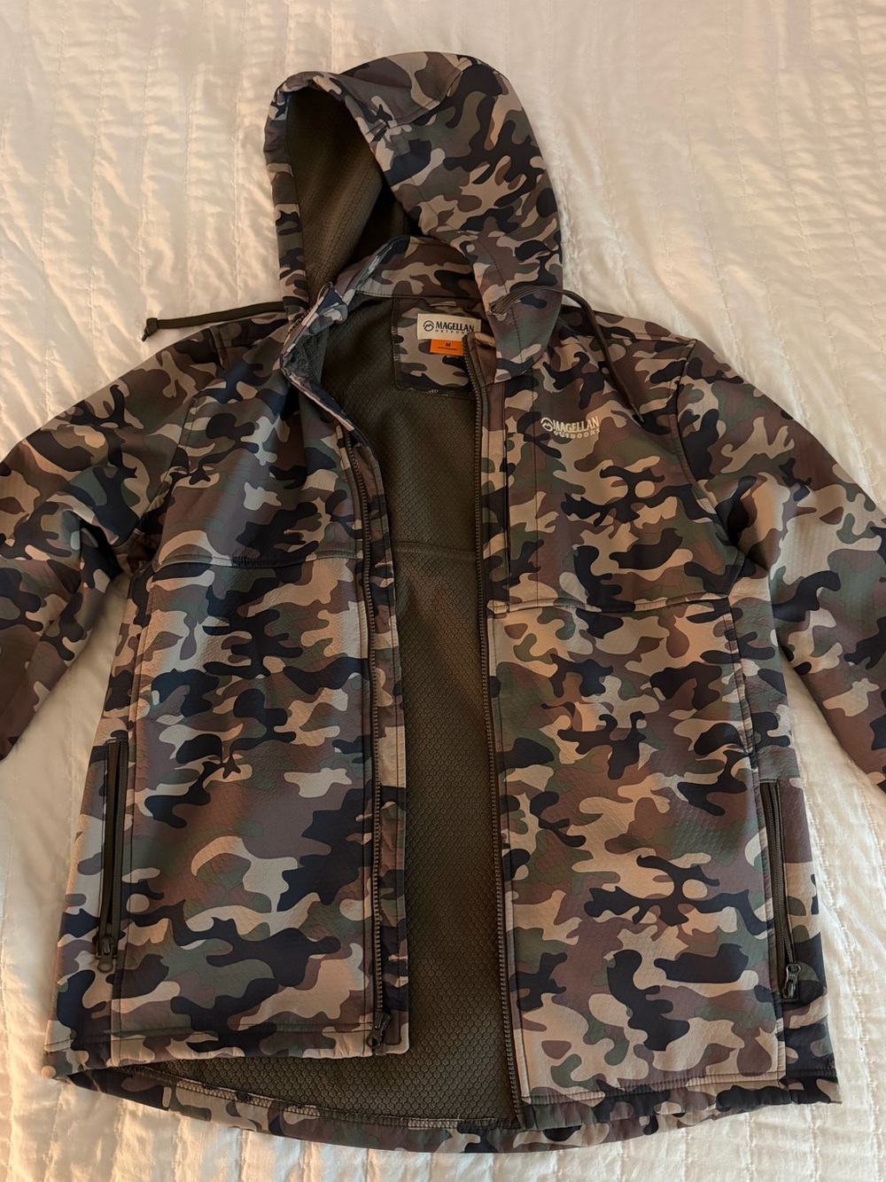 Magellan Outdoors Men’s Camo Hooded Raincoat - Green/Brown/Black - Picture 1 of 2